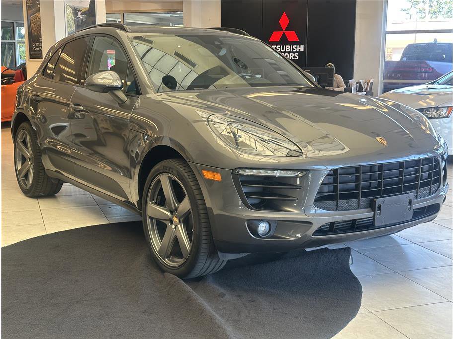 Used 2018 Porsche Macan Sport Edition image 3
