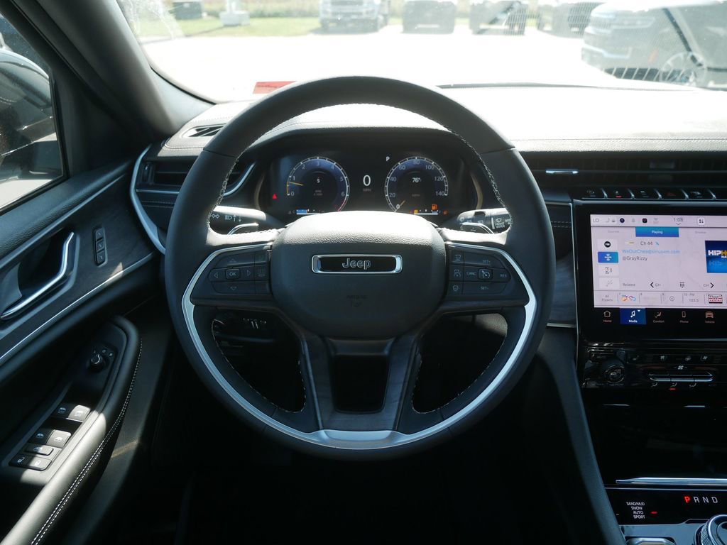 New 2025 Jeep Grand Cherokee Limited w/ Luxury Tech Group II AWD/4WD image 11