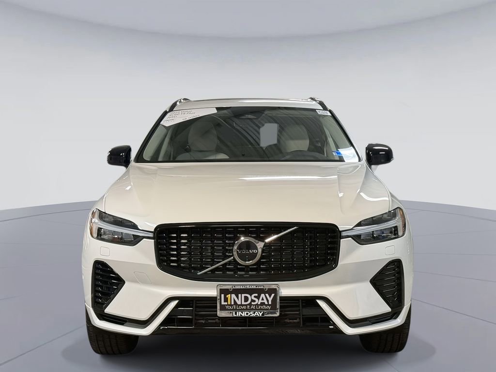 Used 2025 Volvo XC60 T8 Plus w/ Climate Package image 8