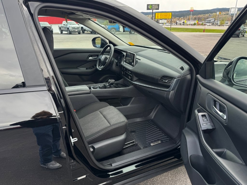 Used 2025 Nissan Rogue SV AWD/4WD image 22