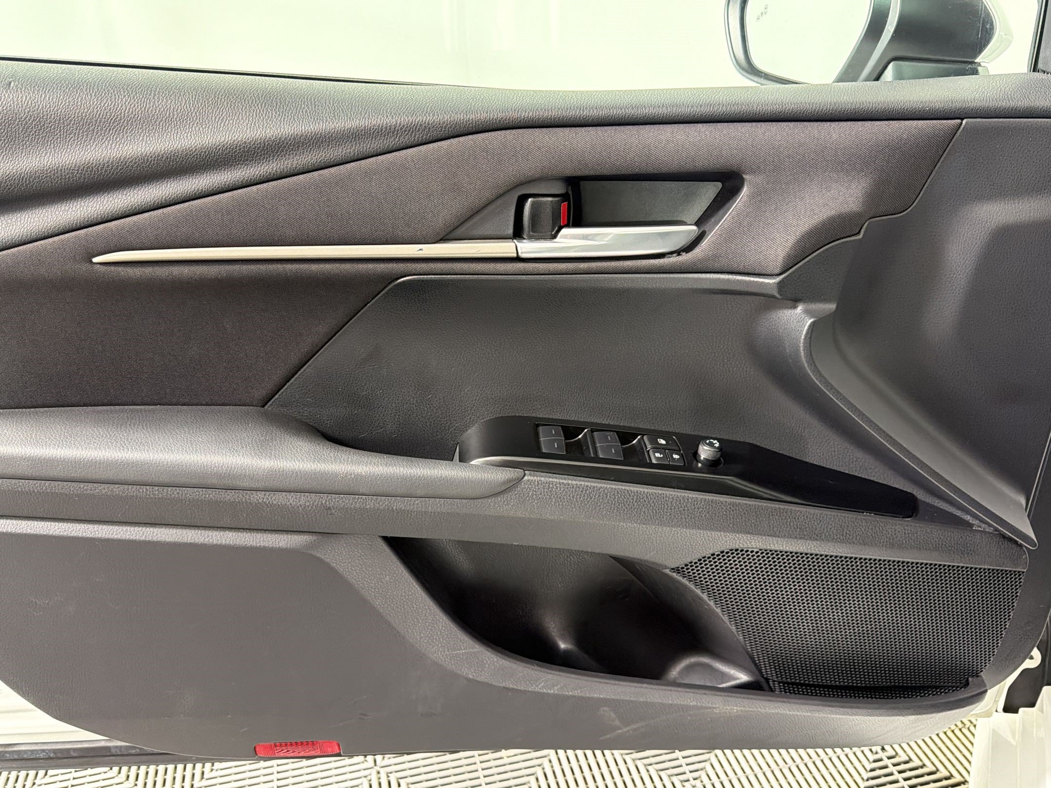 Used 2025 Toyota Camry LE FWD image 12
