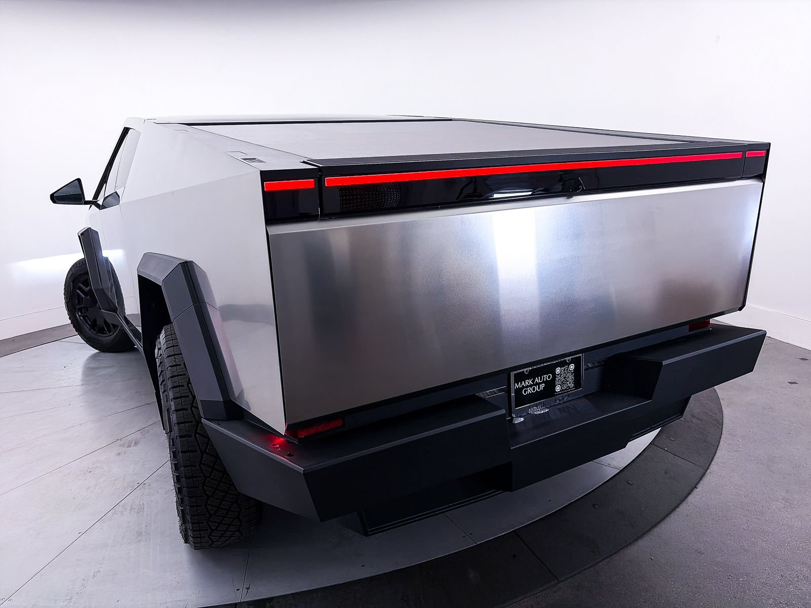 Used 2025 Tesla Cybertruck Cyberbeast AWD/4WD image 4