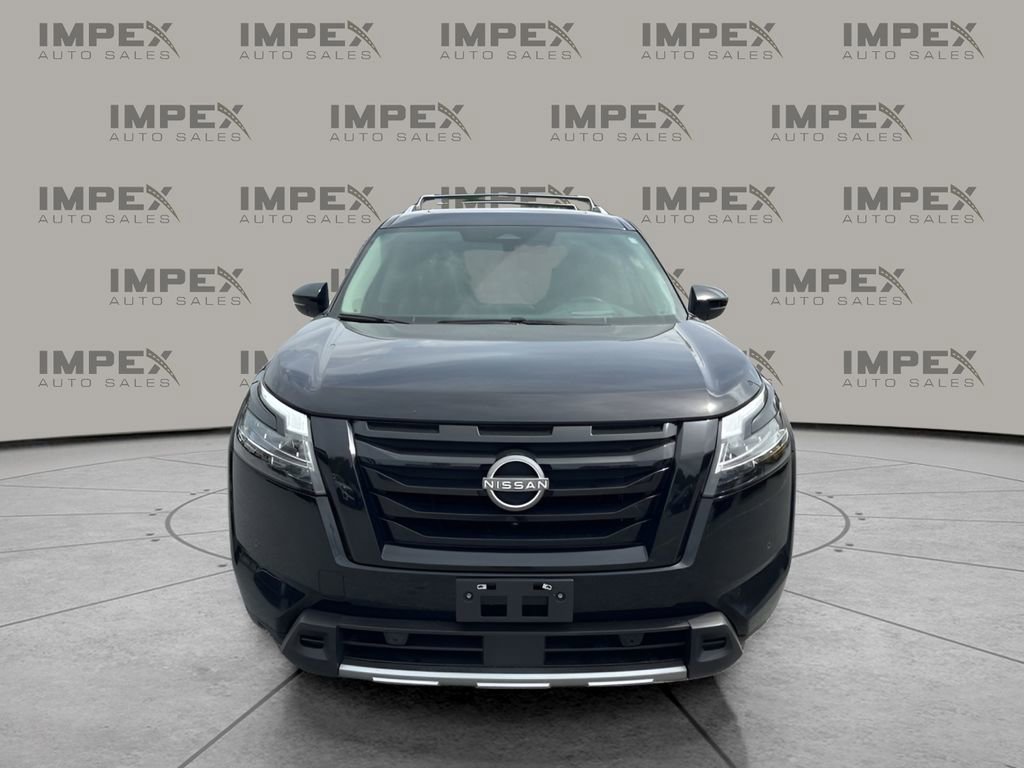 Used 2023 Nissan Pathfinder Platinum w/ Black Appearance Package AWD/4WD image 8