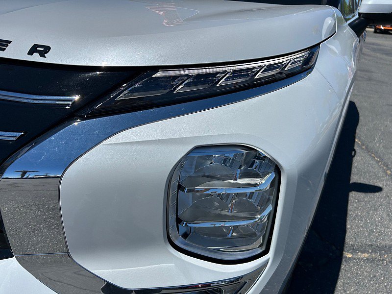 New 2026 Mitsubishi Outlander SE FWD image 9