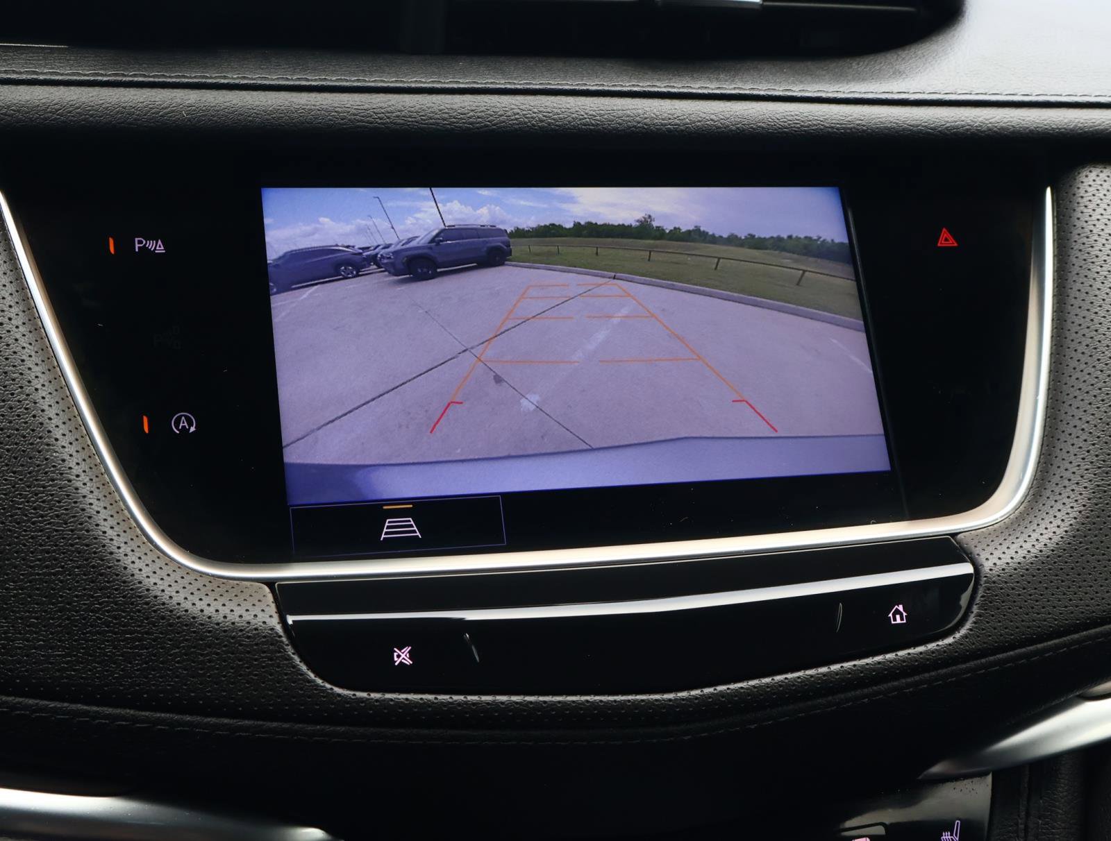 Used 2024 Cadillac XT5 Luxury w/ LPO, Floor Liner Package FWD image 23