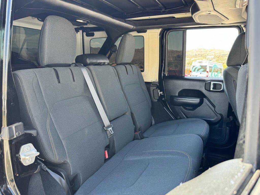 Used 2024 Jeep Wrangler Unlimited AWD/4WD image 32