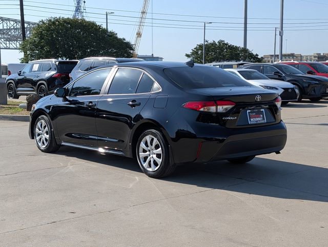 Used 2025 Toyota Corolla LE FWD image 9