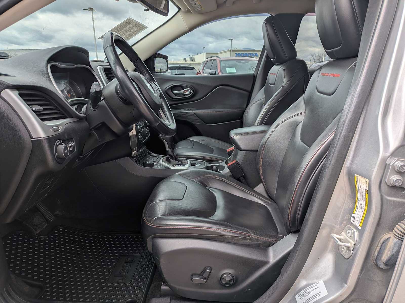 Used 2015 Jeep Cherokee Trailhawk w/ Leather Interior Group AWD/4WD image 14
