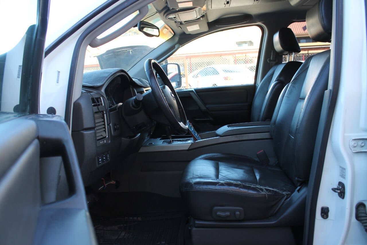 Used 2005 Nissan Titan LE w/ (R02) LE Off-Road Pkg image 18