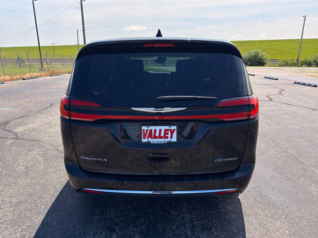Used 2023 Chrysler Pacifica Touring-L FWD image 10
