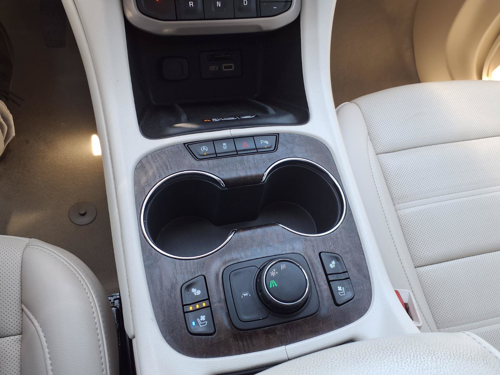 Used 2023 GMC Acadia Denali w/ Denali Technology Package FWD image 26