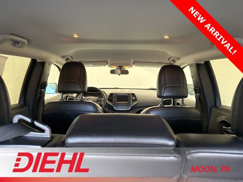 Used 2019 Jeep Cherokee Latitude Plus w/ Cold Weather Group AWD/4WD image 10
