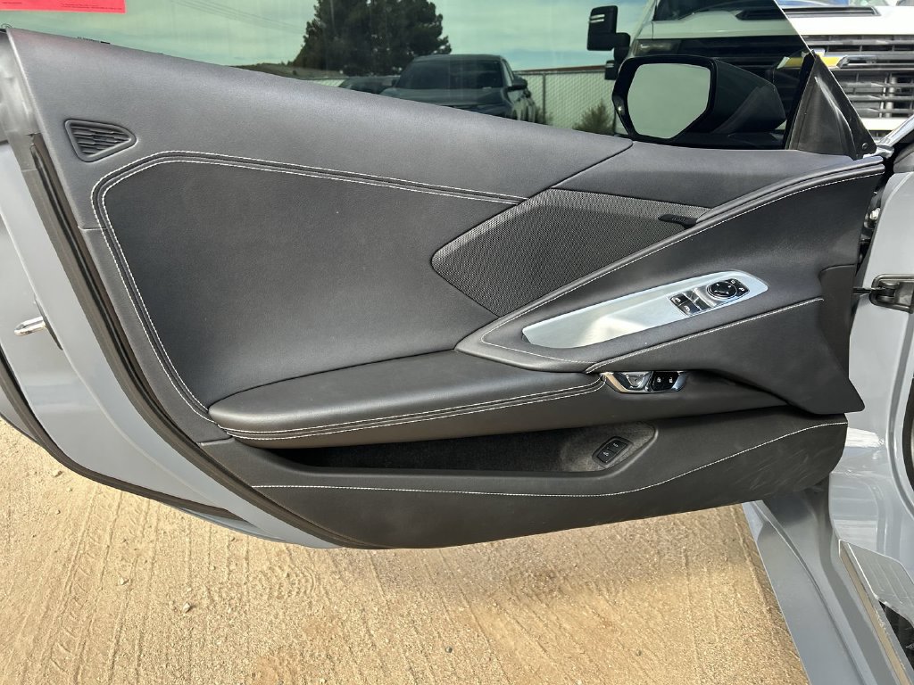 Used 2024 Chevrolet Corvette Stingray Coupe RWD image 27