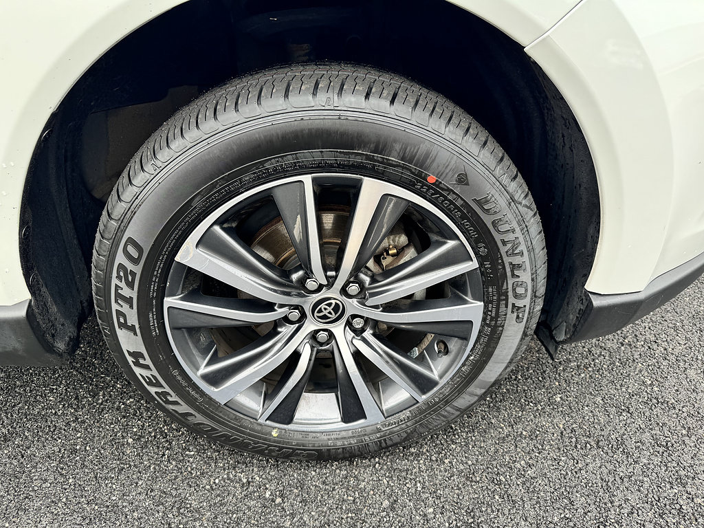 Certified 2023 Toyota Venza LE AWD/4WD image 19
