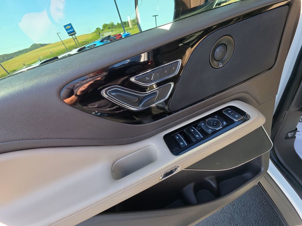 Used 2021 Lincoln Aviator Reserve w/ Equipment Group 201A AWD/4WD image 13