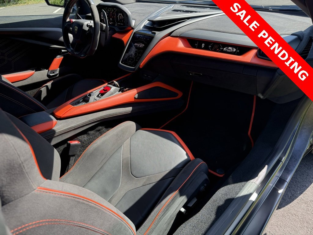 Used 2024 Lamborghini Revuelto image 31