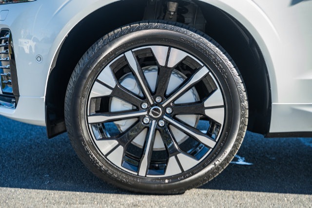 New 2027 Volvo XC60 B5 Plus AWD/4WD image 18