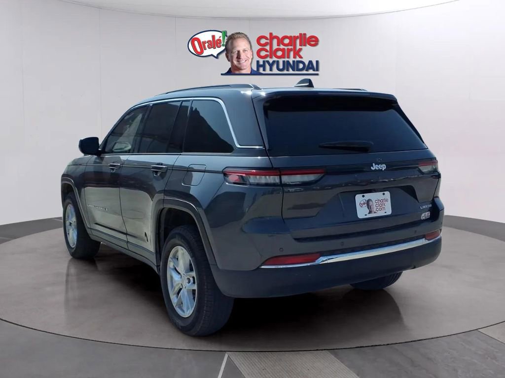 Used 2025 Jeep Grand Cherokee Laredo X image 3