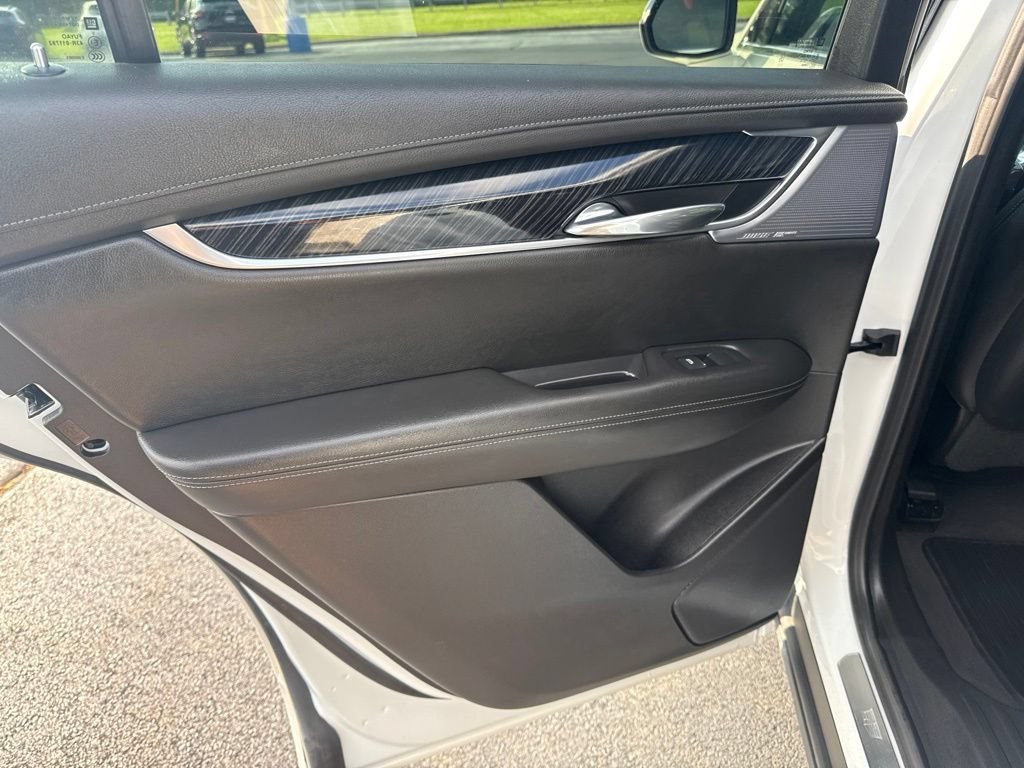 Used 2023 Cadillac XT6 Premium Luxury w/ Technology Package AWD/4WD image 35