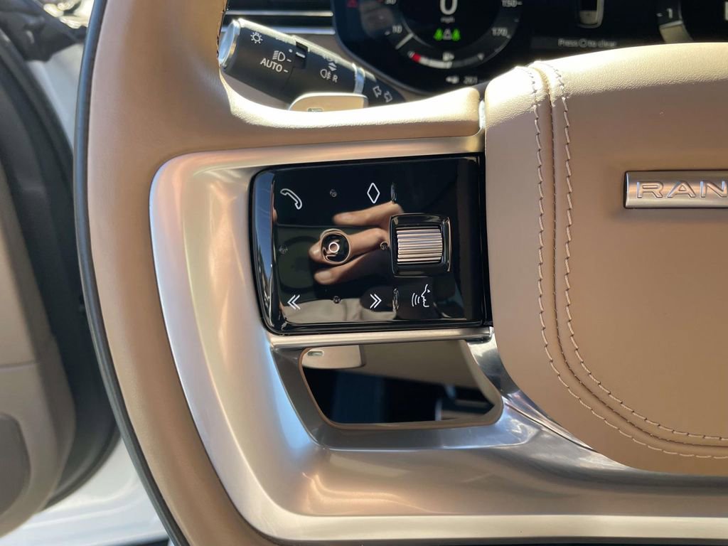 Used 2023 Land Rover Range Rover SE image 23