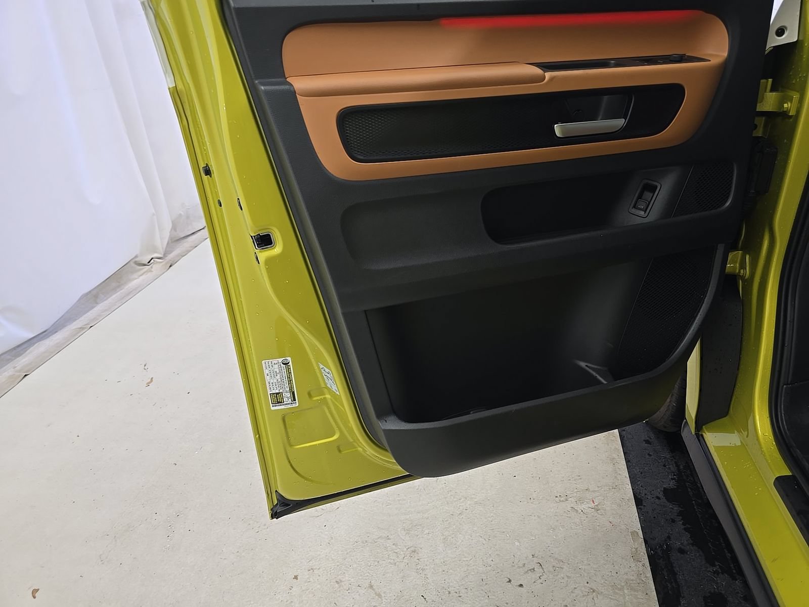 Used 2025 Volkswagen ID. Buzz Pro S Plus RWD image 12