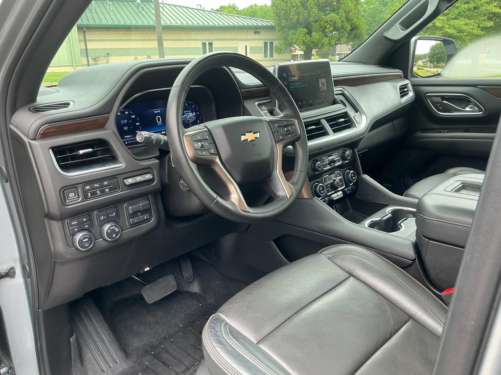 Used 2024 Chevrolet Tahoe High Country AWD/4WD image 11