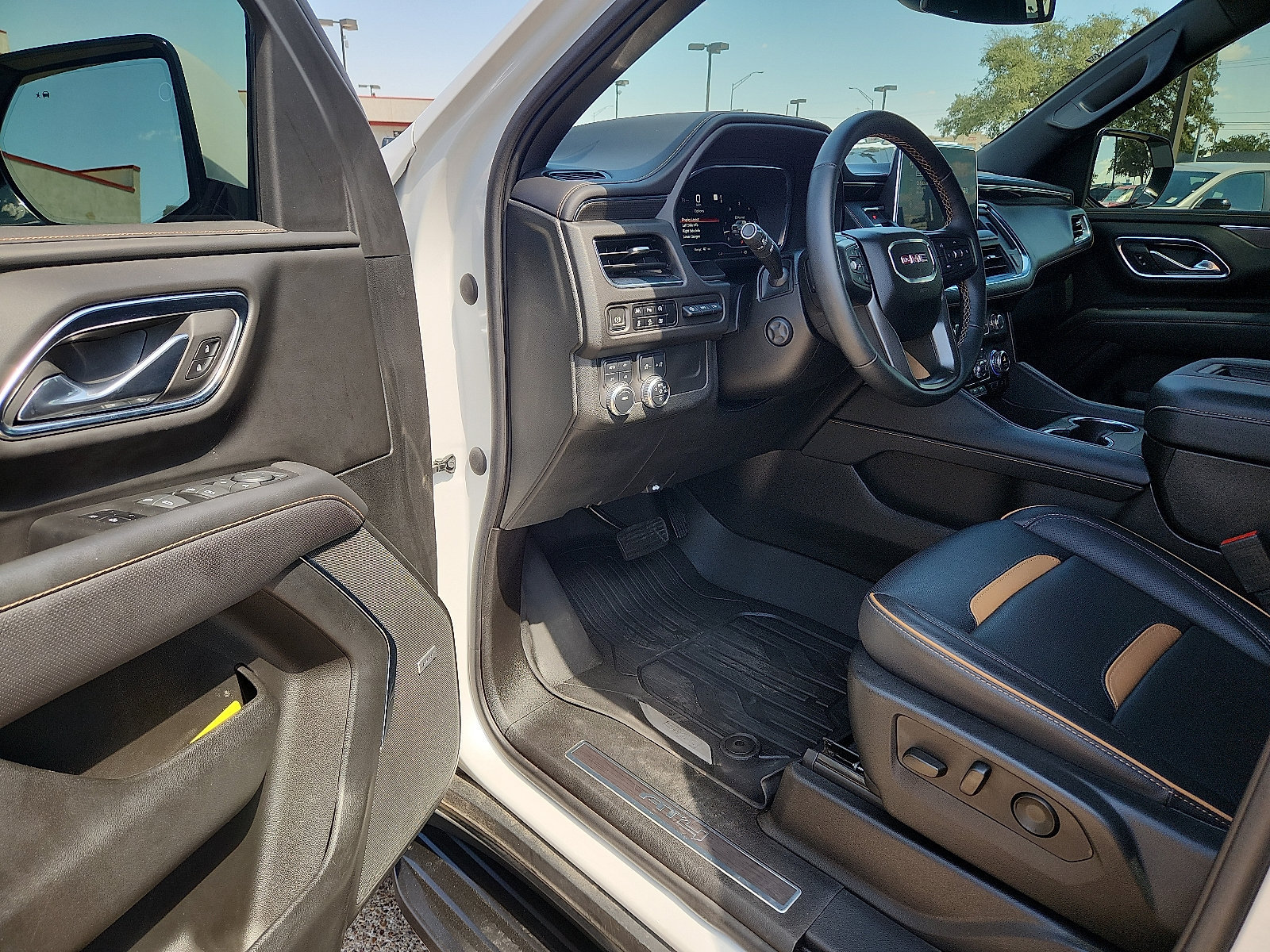 Used 2023 GMC Yukon XL AT4 w/ Technology Package AWD/4WD image 14