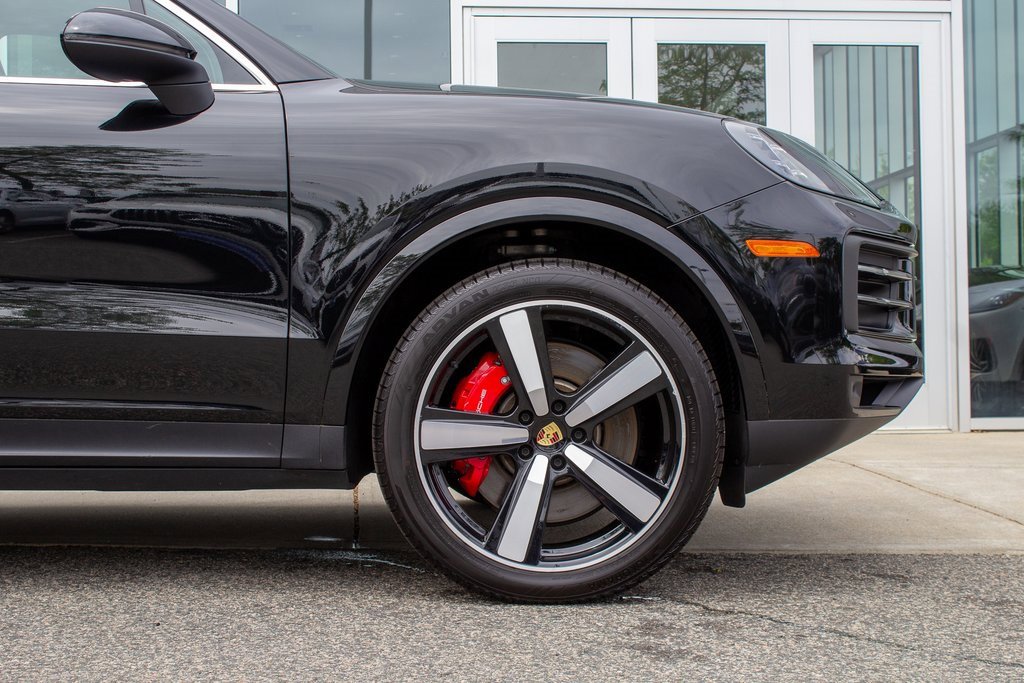 Used 2024 Porsche Cayenne S w/ Premium Package image 5