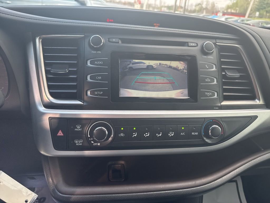 Used 2019 Toyota Highlander LE image 19