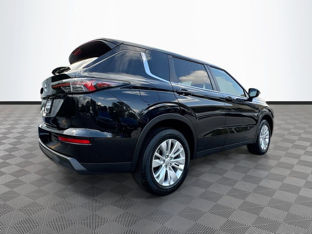Used 2025 Mitsubishi Outlander ES image 6