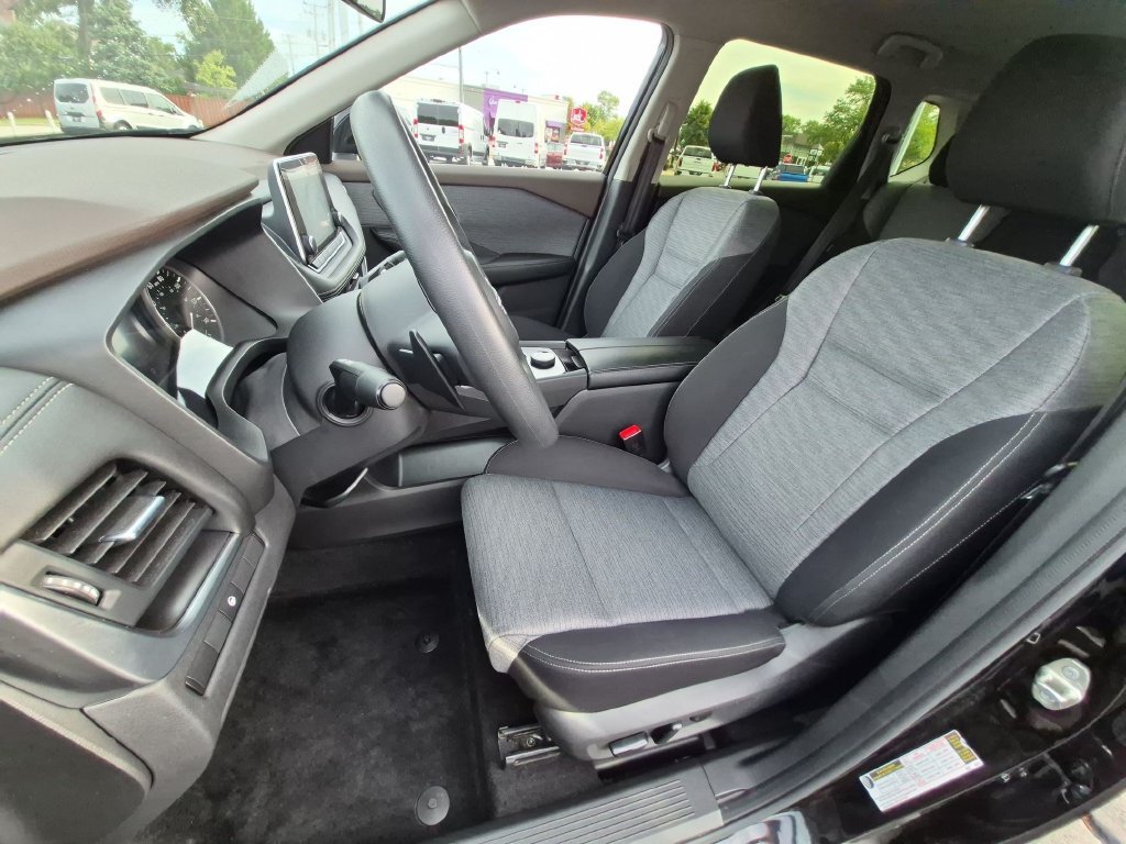 Used 2023 Nissan Rogue SV AWD/4WD image 11