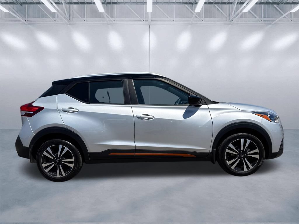 Used 2018 Nissan Kicks SV FWD image 3