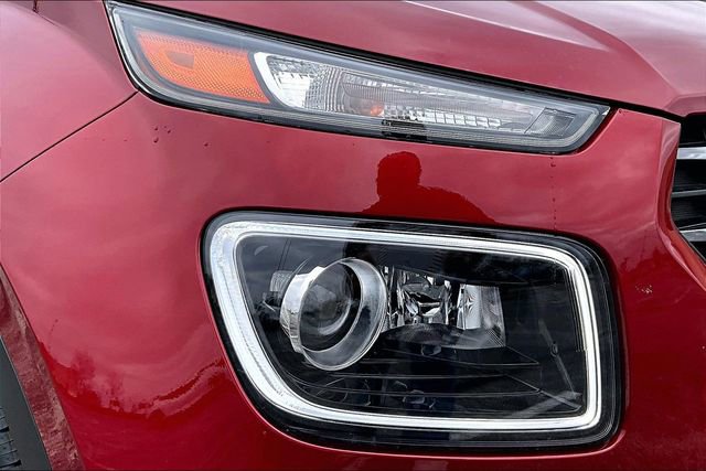 Used 2024 Hyundai Venue Limited FWD image 31