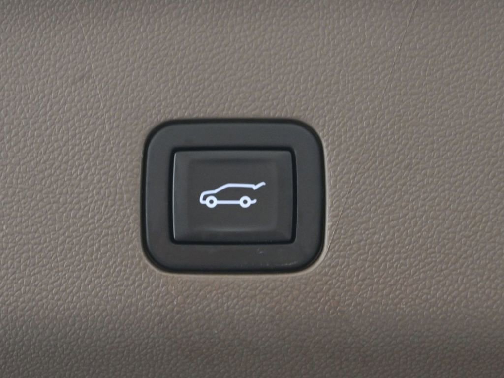 Used 2023 GMC Yukon XL Denali w/ Max Trailering Package image 10