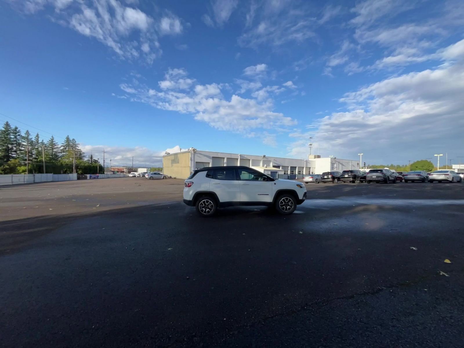 Used 2025 Jeep Compass Trailhawk image 12