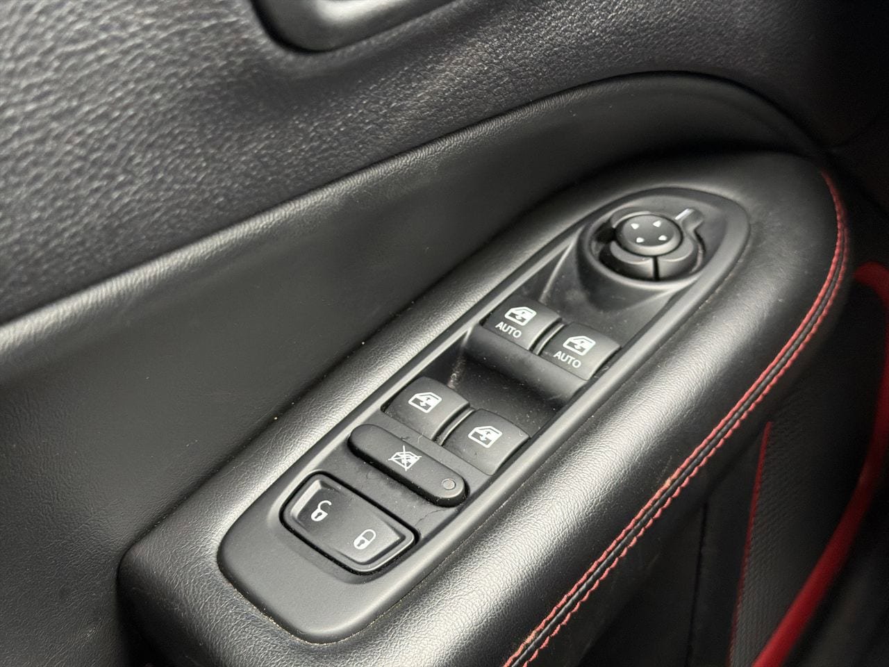 Used 2018 Jeep Compass Trailhawk w/ Cold Weather Group AWD/4WD image 11