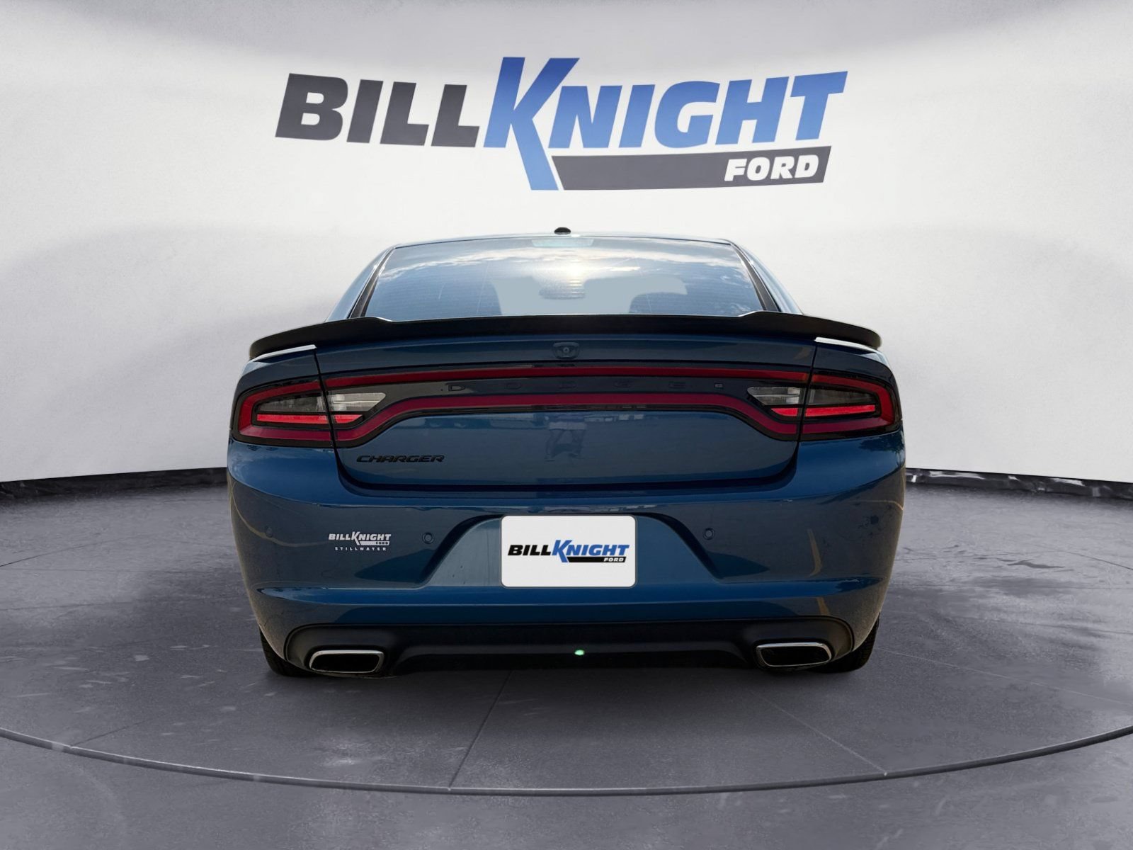 Used 2020 Dodge Charger SXT w/ Blacktop Package RWD image 4