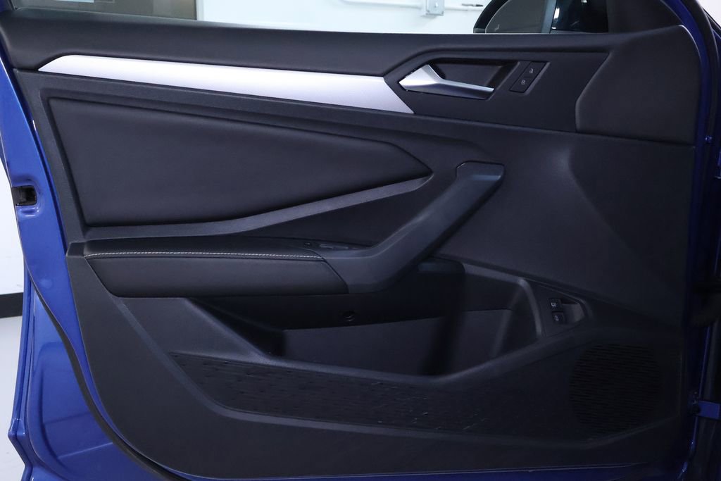 Used 2022 Volkswagen Jetta Sport image 11