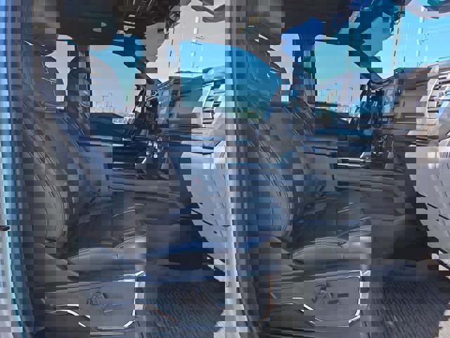 Used 2024 Ford F250 Platinum image 15