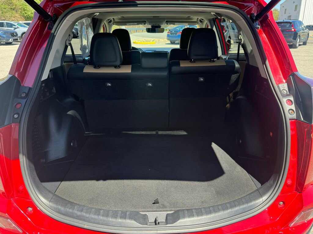Used 2016 Toyota RAV4 Limited image 18