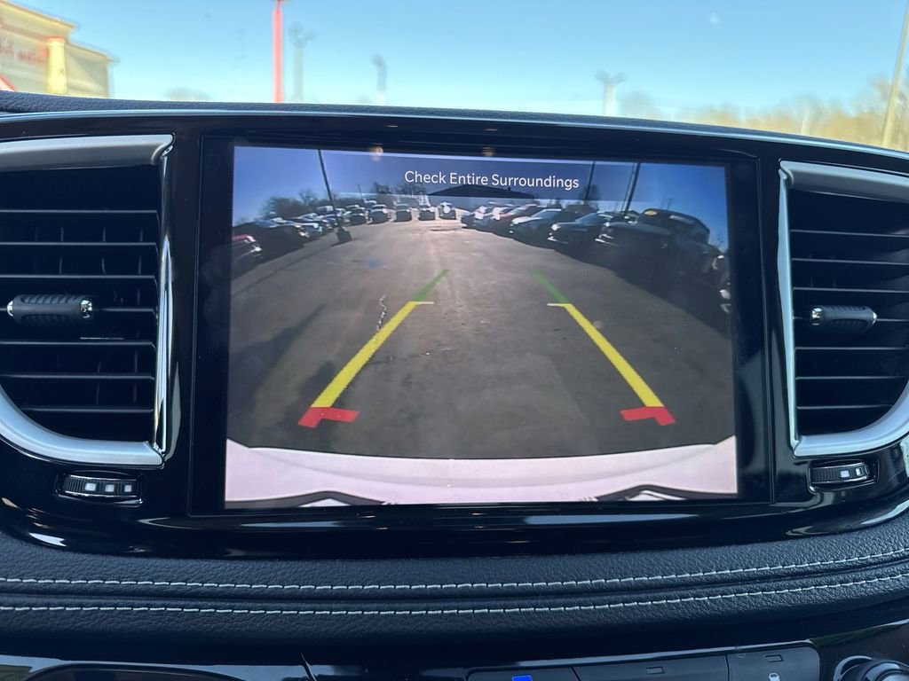 Used 2023 Chrysler Pacifica Touring-L image 17
