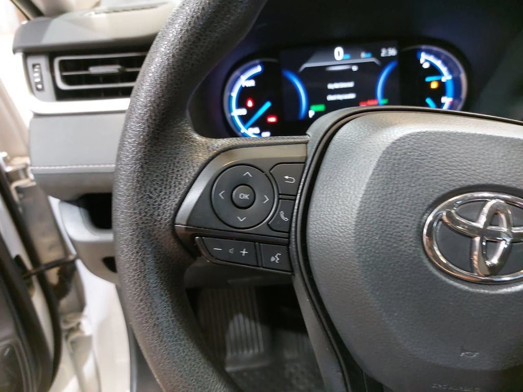Used 2025 Toyota RAV4 XLE AWD/4WD image 16