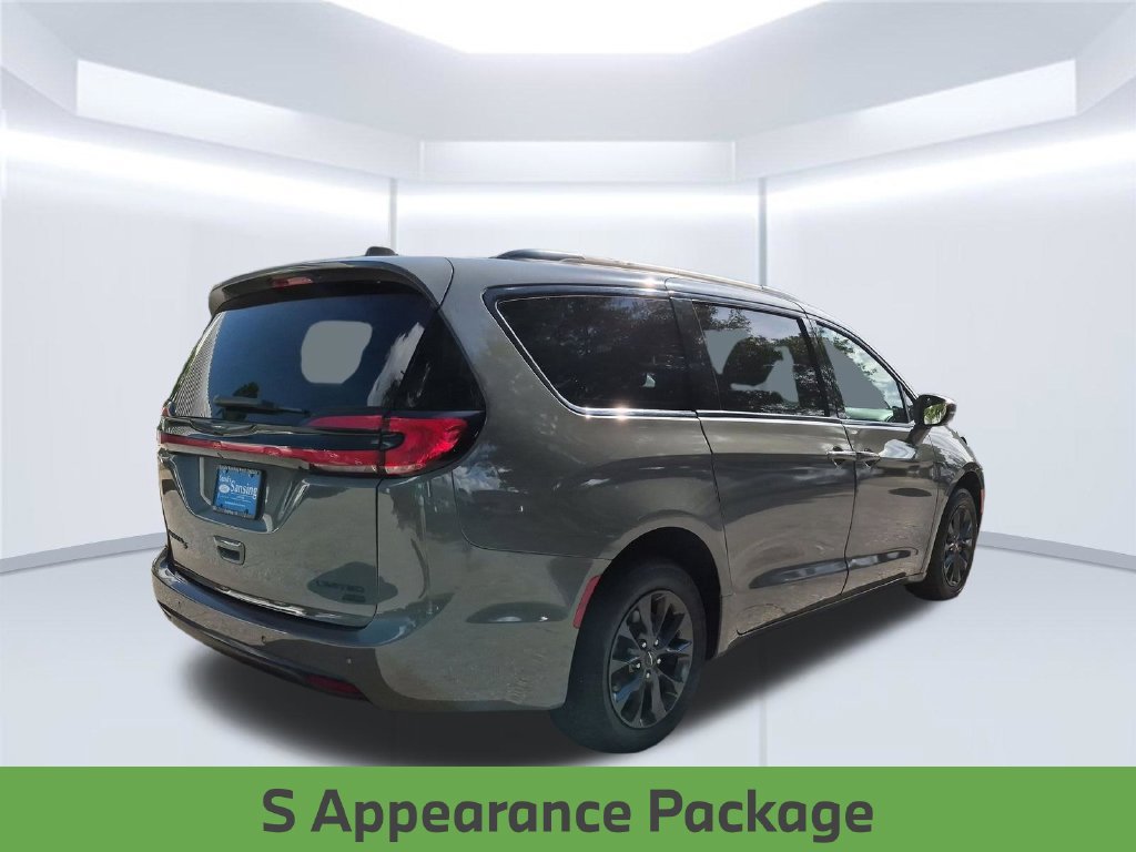 Used 2021 Chrysler Pacifica Limited w/ S Appearance Package AWD/4WD image 6