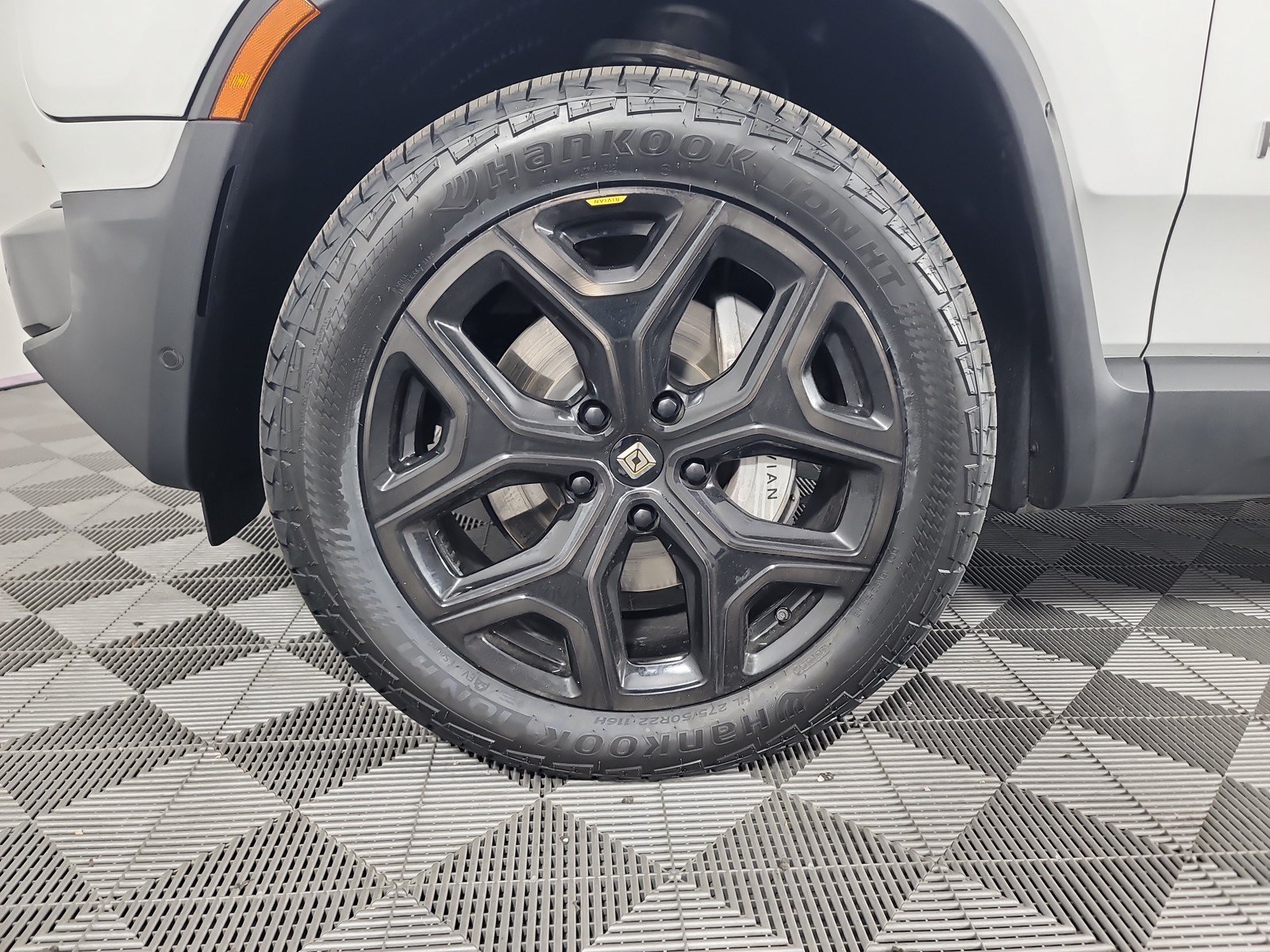 Used 2024 Rivian R1T Adventure AWD/4WD image 9