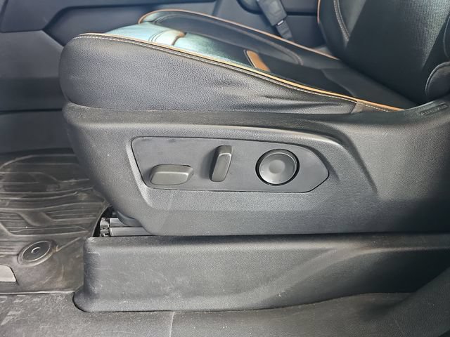 Used 2021 GMC Yukon XL AT4 w/ AT4 Premium Plus Package AWD/4WD image 23