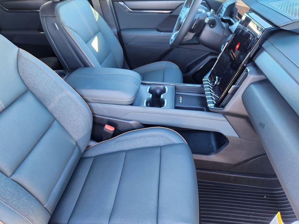 New 2026 GMC Acadia AT4 w/ Super Cruise Package AWD/4WD image 17