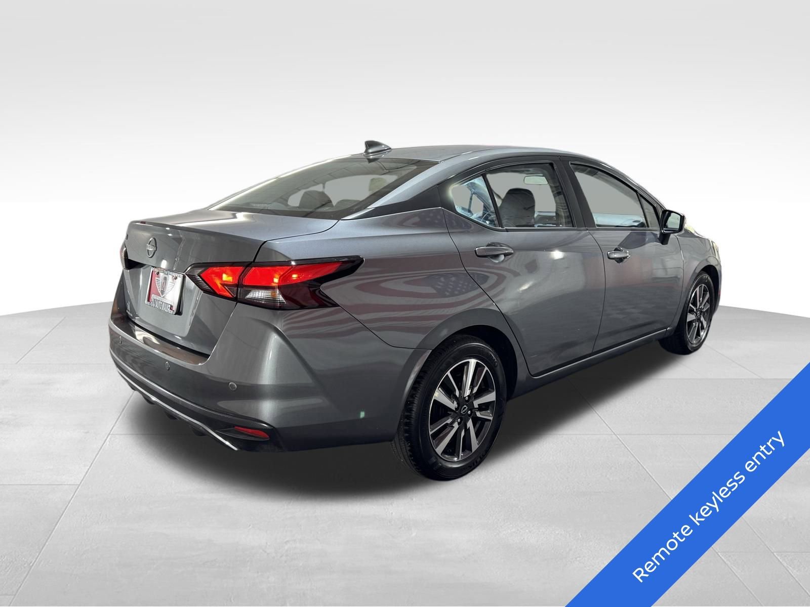 Used 2025 Nissan Versa SV image 4