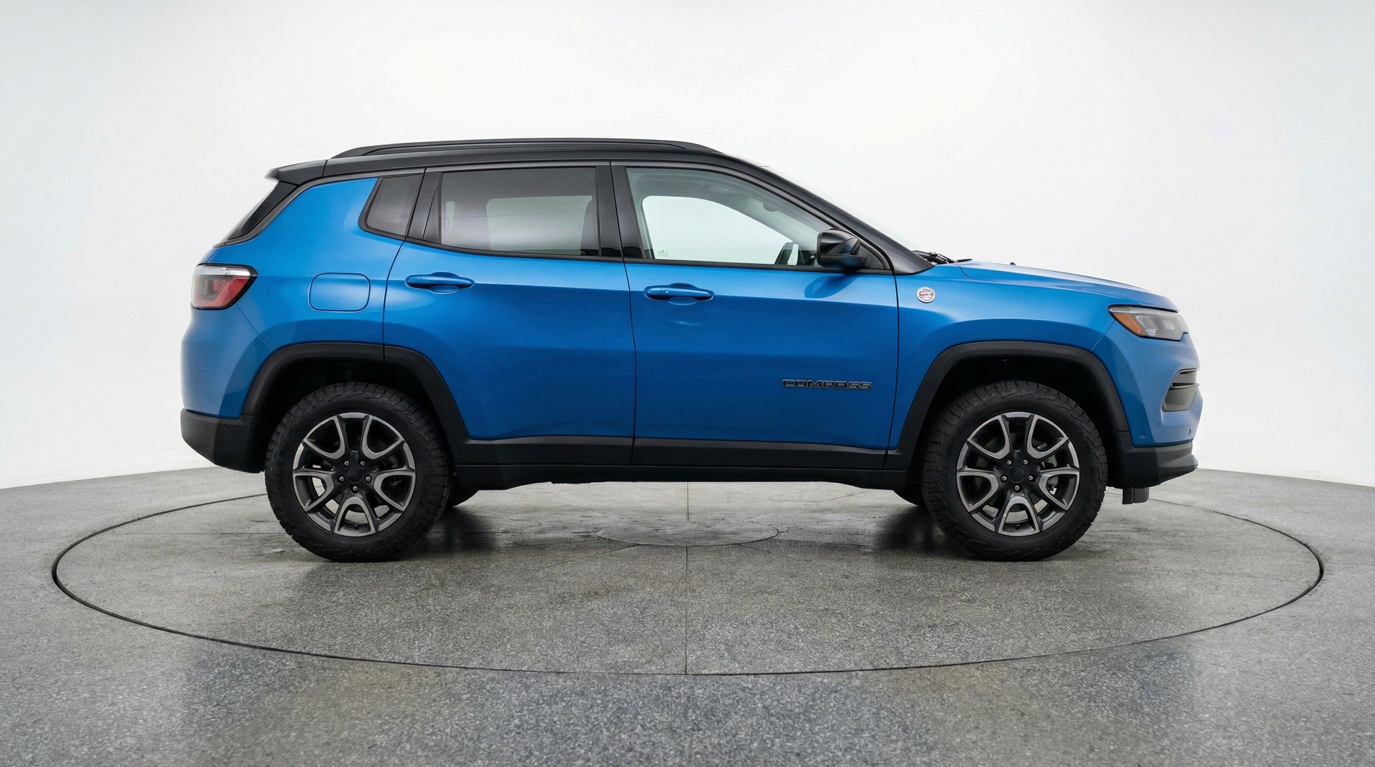 Used 2025 Jeep Compass Trailhawk image 11
