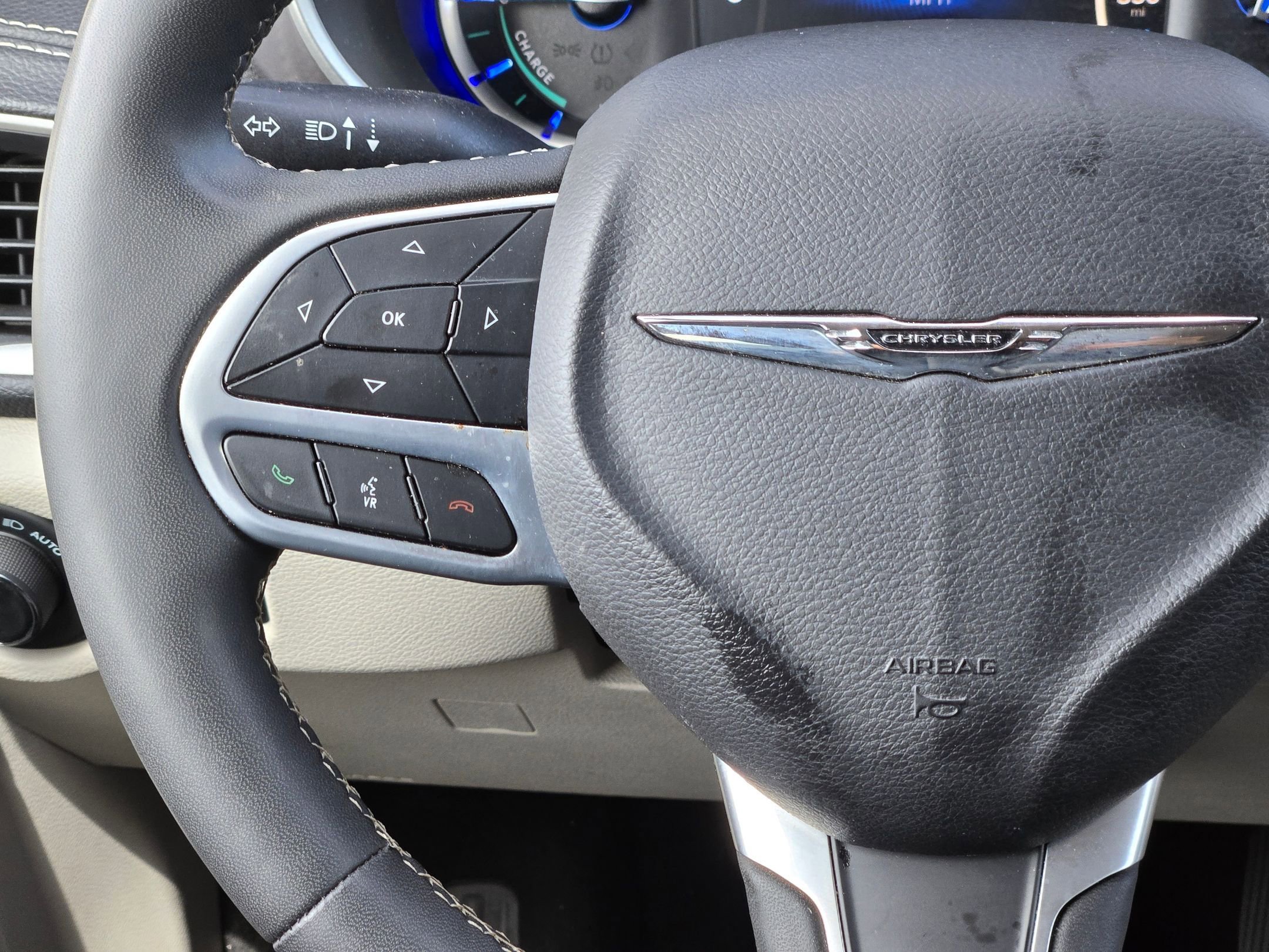 Used 2023 Chrysler Pacifica Touring-L image 21