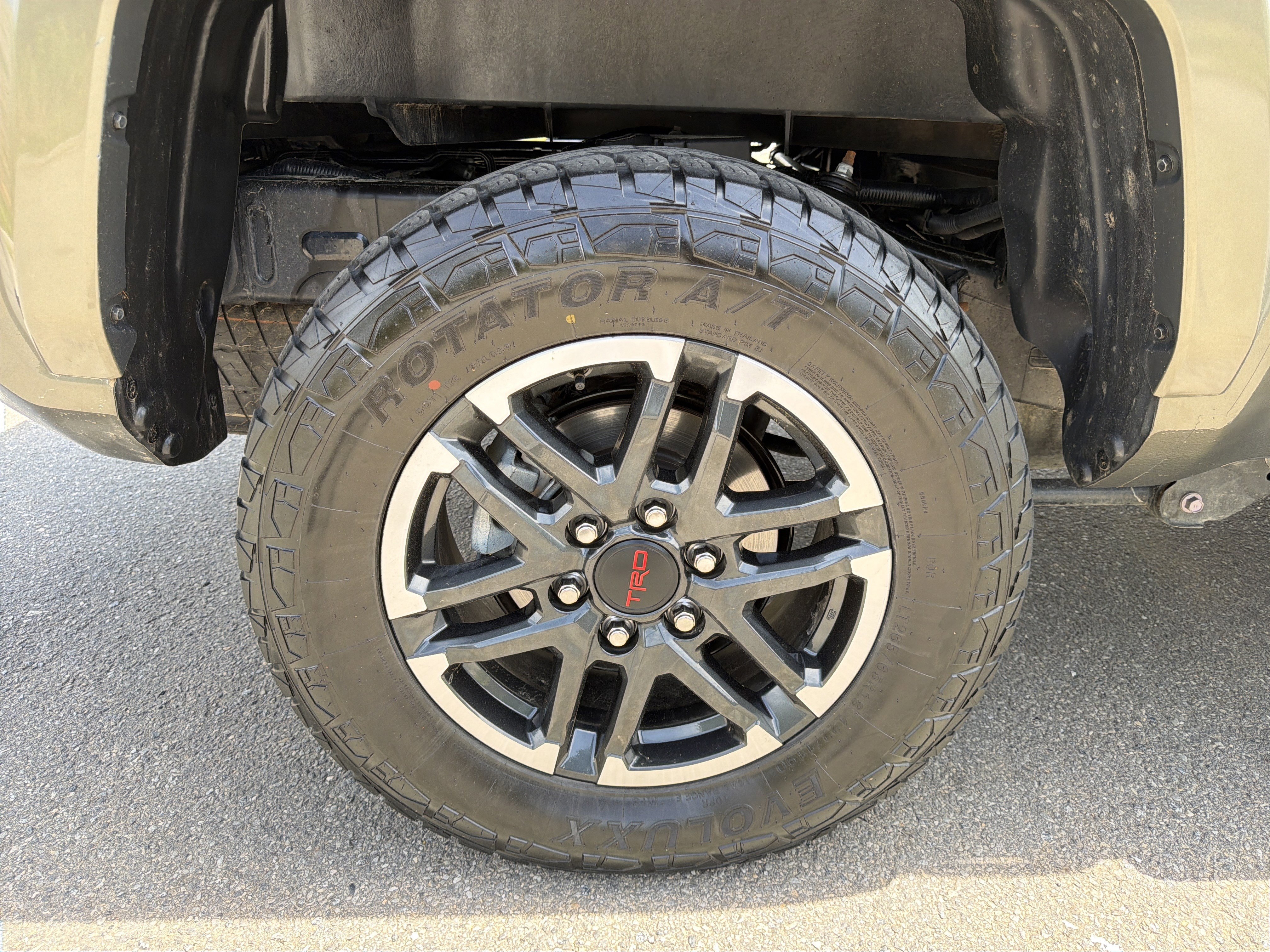 Used 2025 Toyota Tacoma TRD Sport AWD/4WD image 17